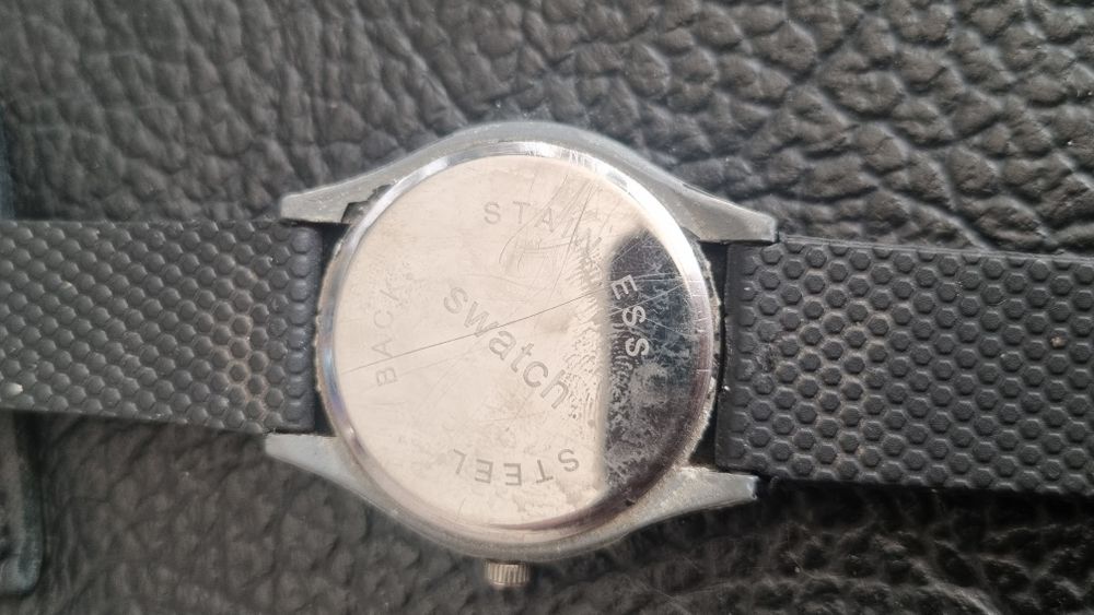 Часовник swatch.