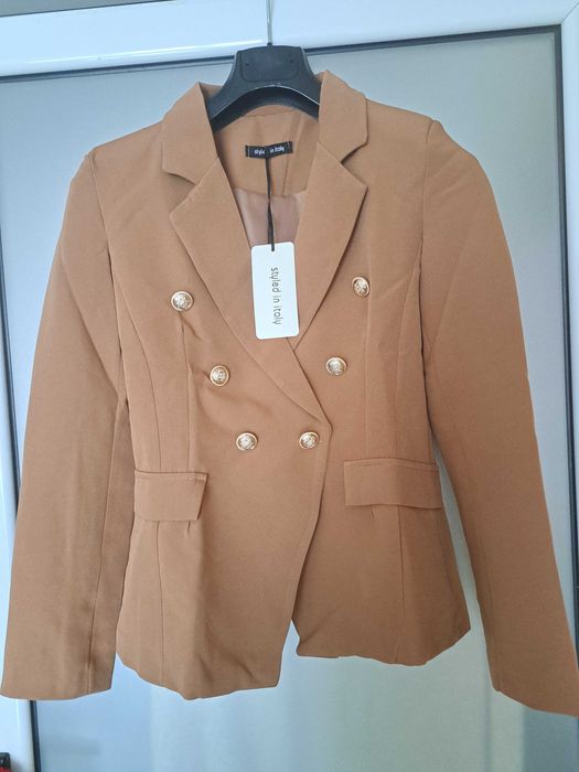 Елегантно и стилно дамско сако в актуален светло кафяв цвят Camel