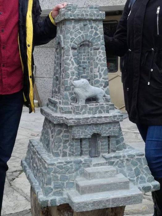 Ръчно изработен макет на Паметника на свободата (Шипка)