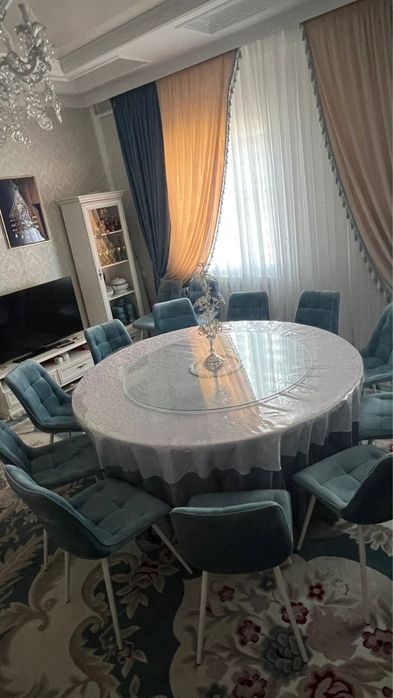 Сатылады  2 стол,  2 стулья жақсы жағдайда