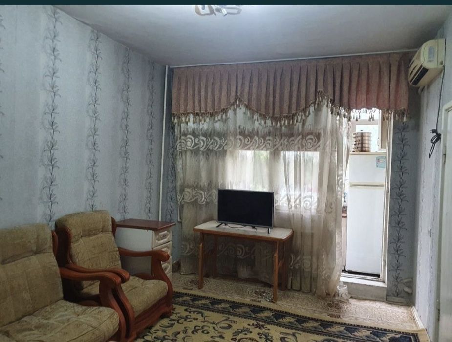 Продаётся 2/3/4 на м-в Ялангач. Двухкомнатная