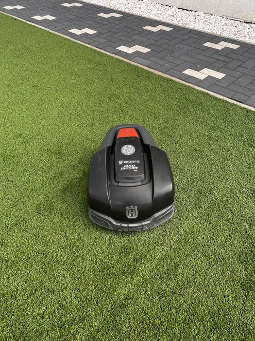 Robot tuns iarba în stare foarte bună cu acte