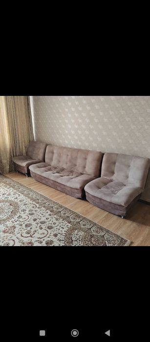 Продам хороший диван с креслами.