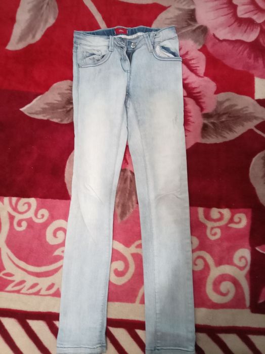Продам джинсы на девочку 10-12 лет