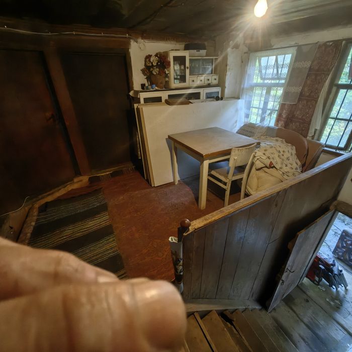 Продавам къща в полите на Еленския балкан село Плаково.