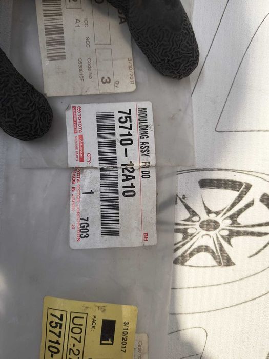 Ornament / Cheder Ușă Dreapta Față Toyota Auris II [2012-2018] / 75710-12A10 / 7571012A10 (1C4)