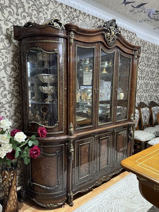 Сервант для гостинной срочно продам