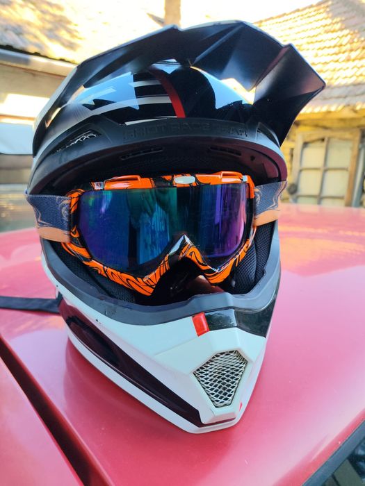 Vand casca enduro cu ochelari