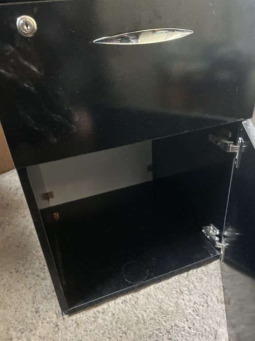 Продам тумбочки черные