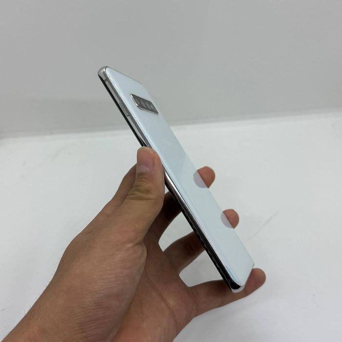 Samsung S10+ sotiladi dastavka bor