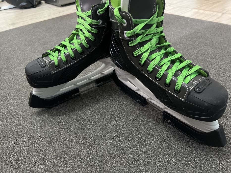 Коньки для хоккея BAUER.