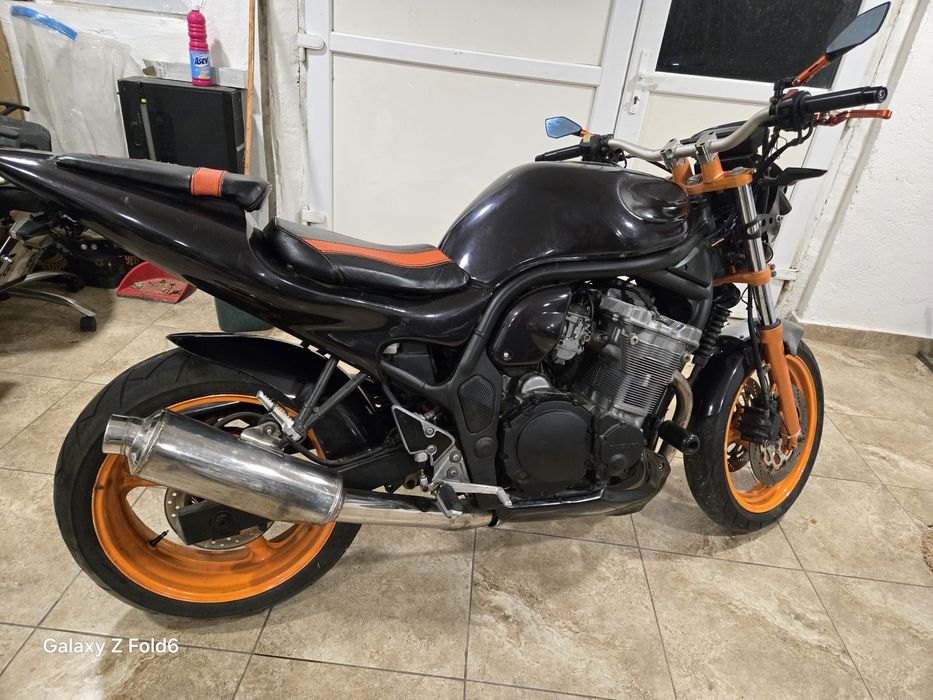 Vând motocicleta Suzuki GSF 600