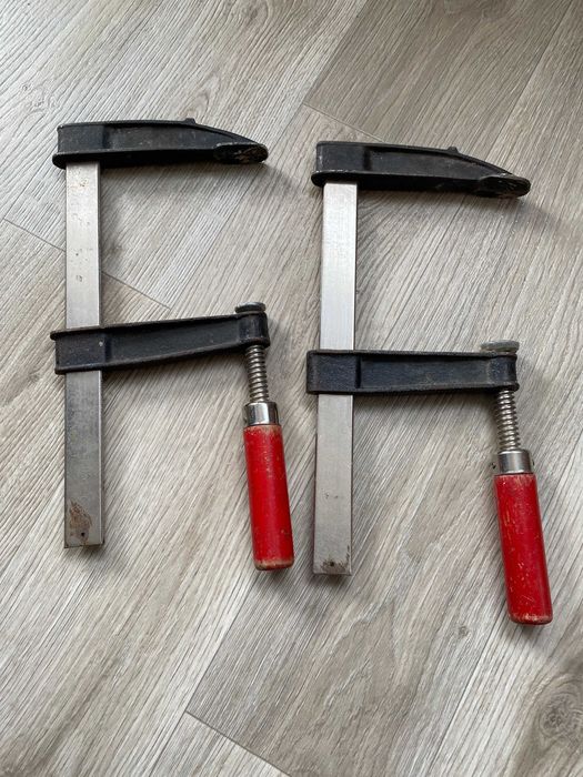 Дърводелска стяга, класическа 2 броя продава