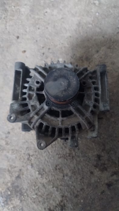 Vând alternator Mercedes W211