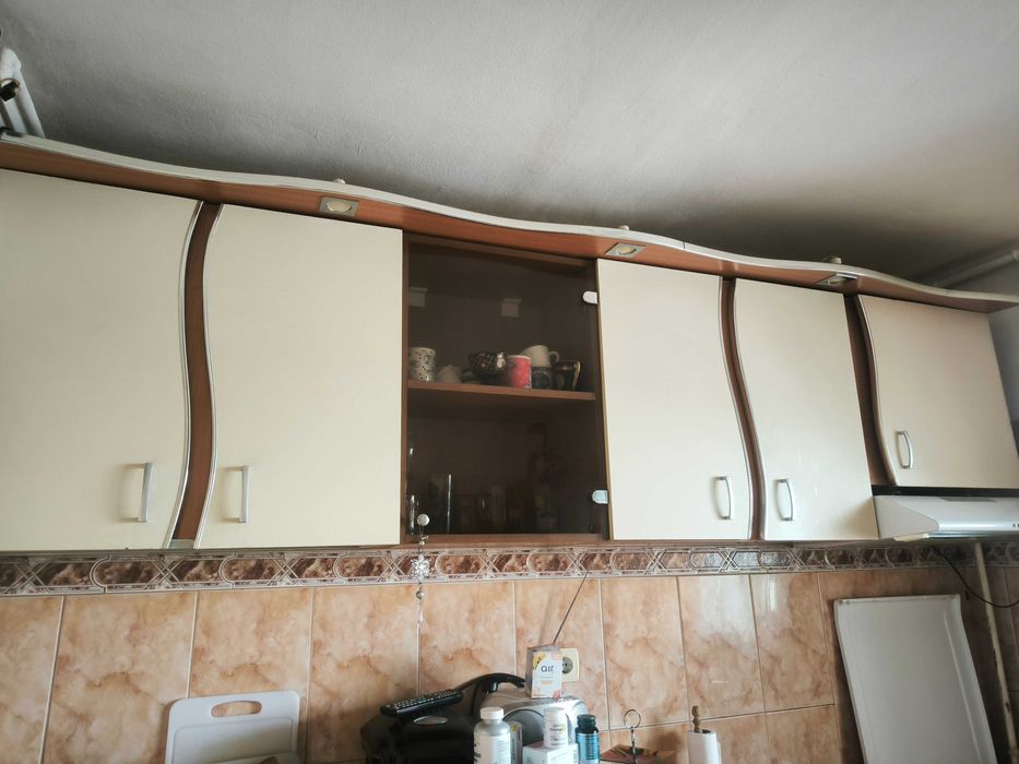 Vând mobila second-hand bucatarie plus aragaz, hota și chiuveta