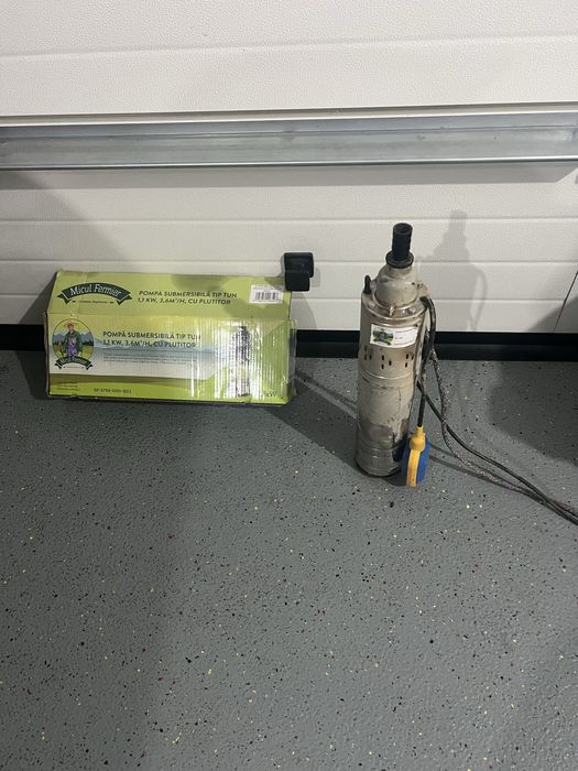 Pompa submersibila