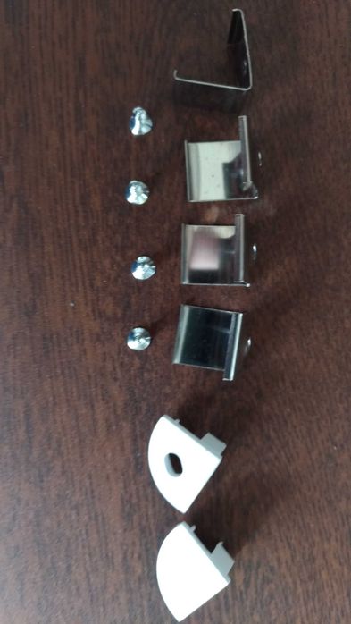 Кмплект тапи и монтажни скоби за LED ъглов профил