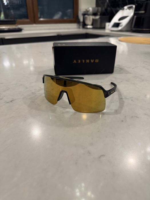 Очки спортивные Oakley Sutro Lite