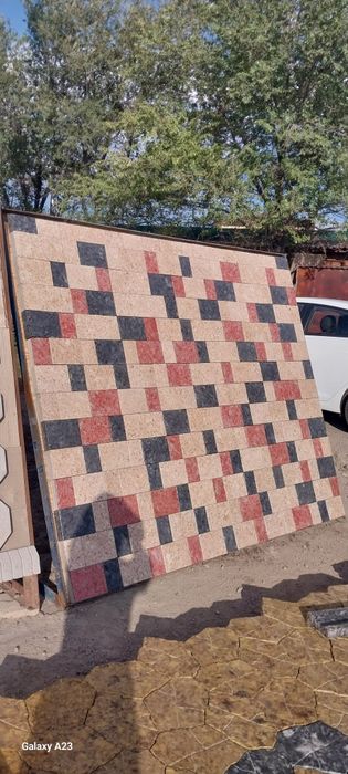 Брусчаткая мраморная