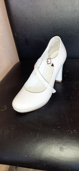 Pantofi de mireasă.