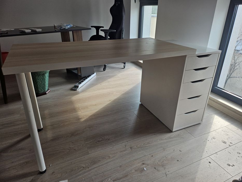 Birou IKEA cu sertare