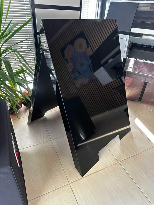 Тротоарна/ улична табела