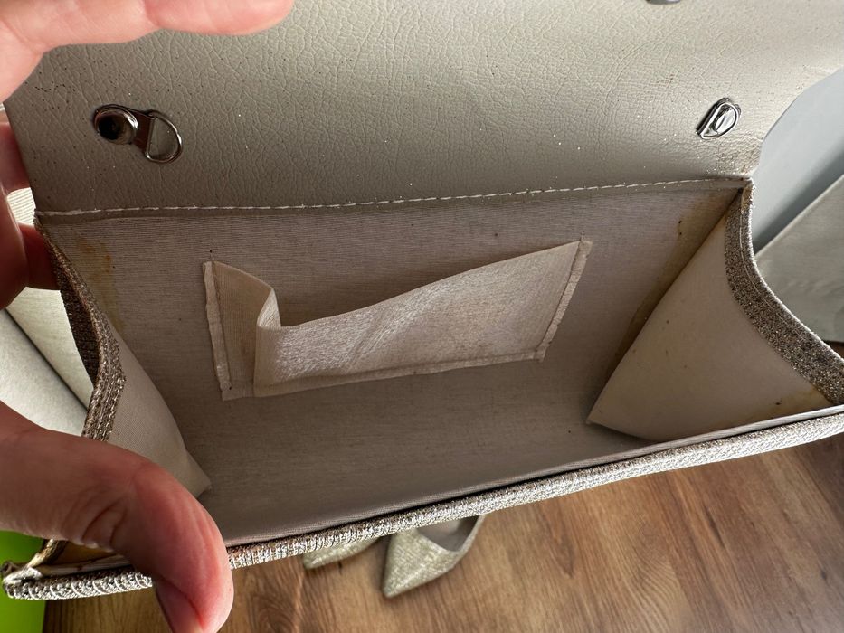 Златни токчета с чанта