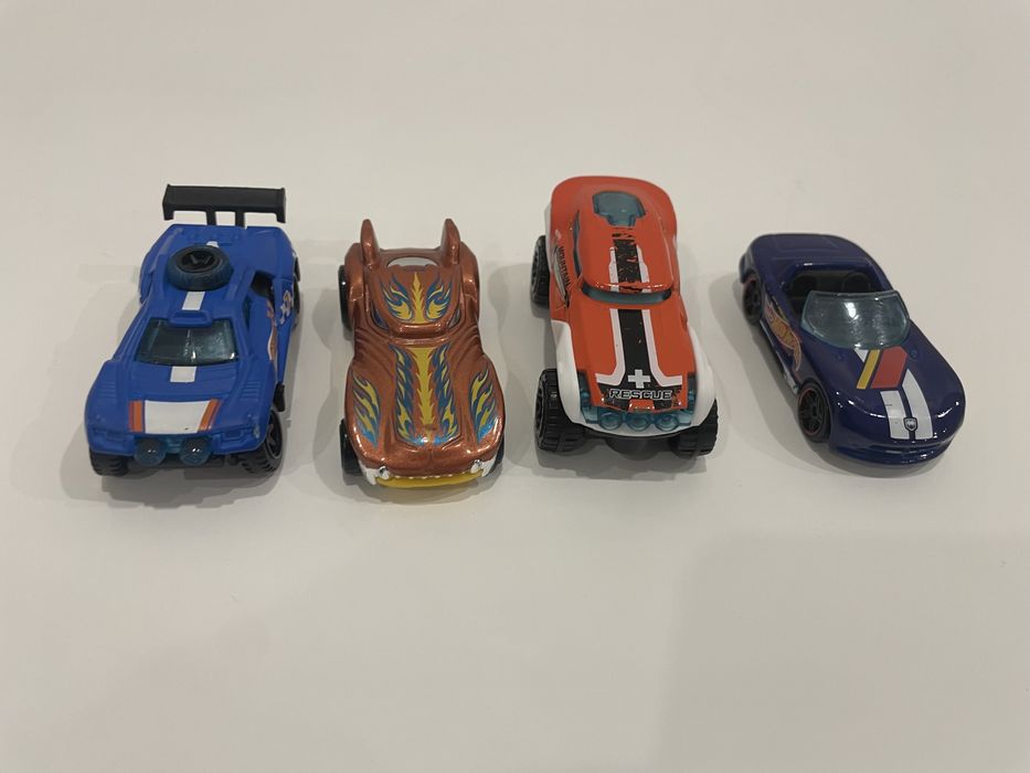 Продаются машинки не новые hot wheels