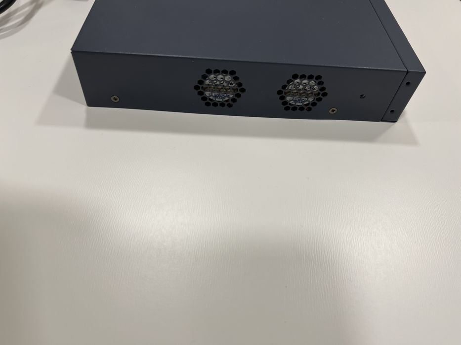 Гигабитов управляем суич Hikvision