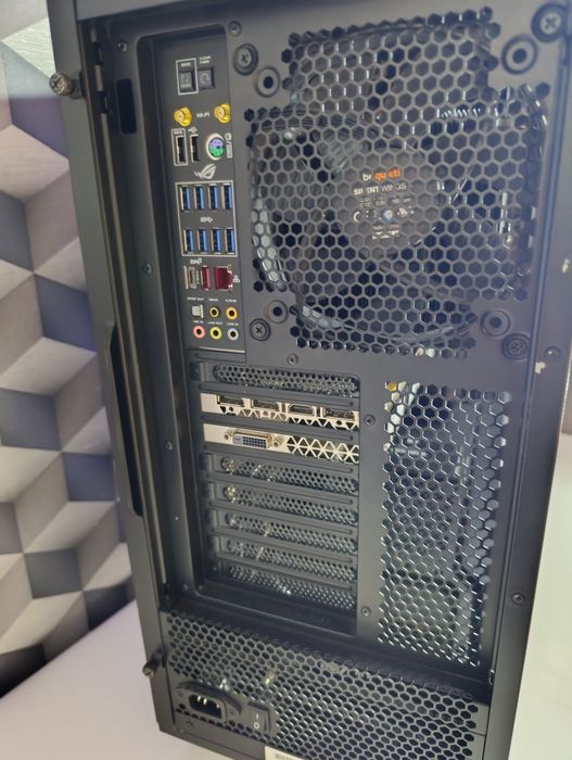 Unitate gaming Asus rog impecabila