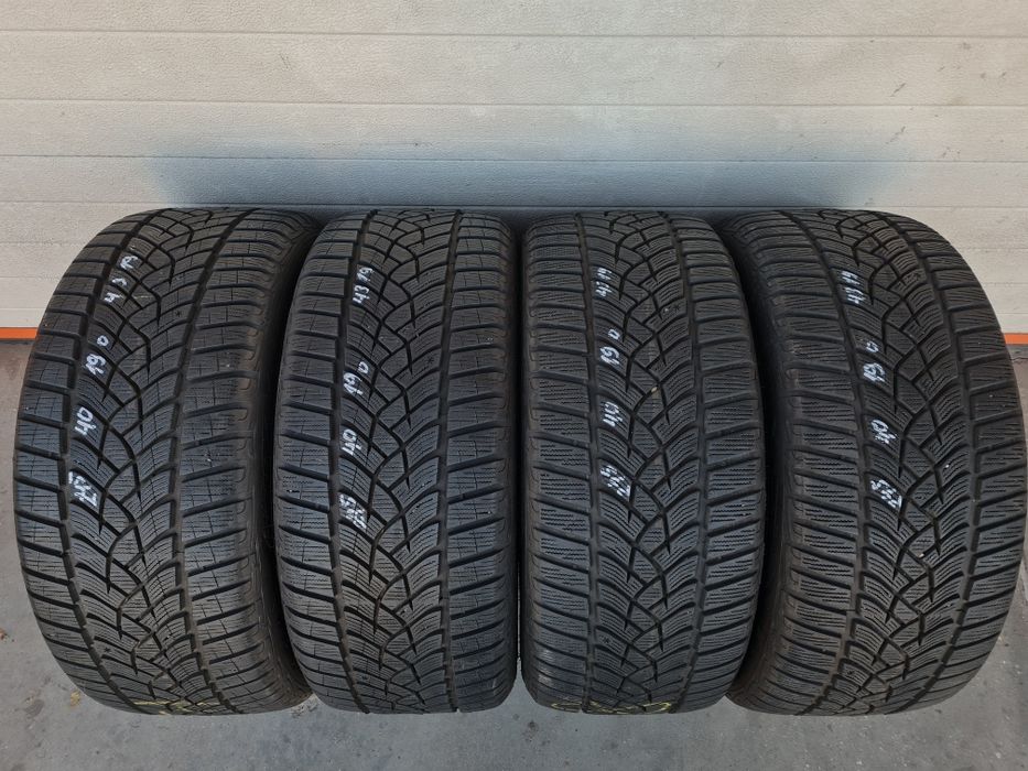 Зимни гуми 4 броя GOODYEAR UltraGrip 245 40 R19 дот 4319