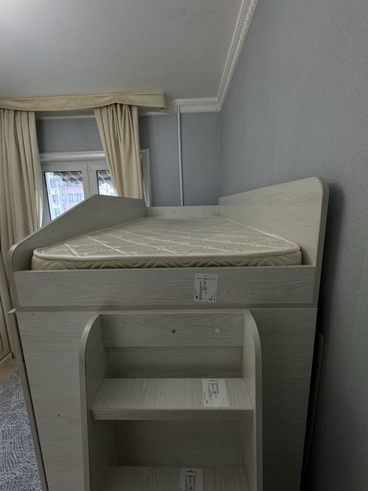Продаётся детская кровать-чердак с системой хранения