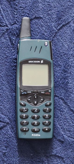 Telefon mobil de colecție Ericsson R320S
