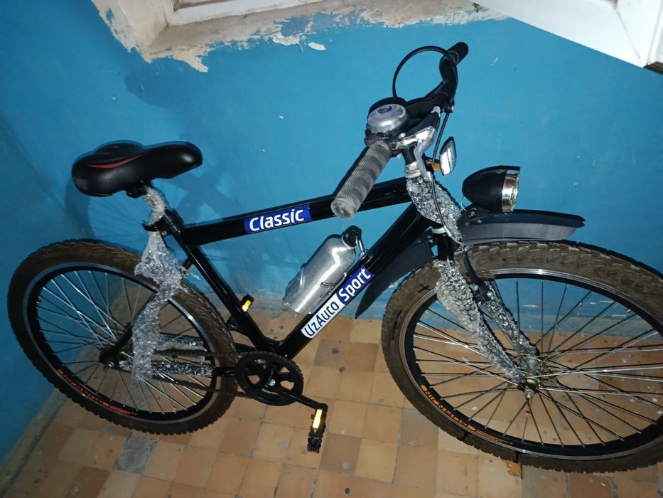 Velik yangi uz avtomotors