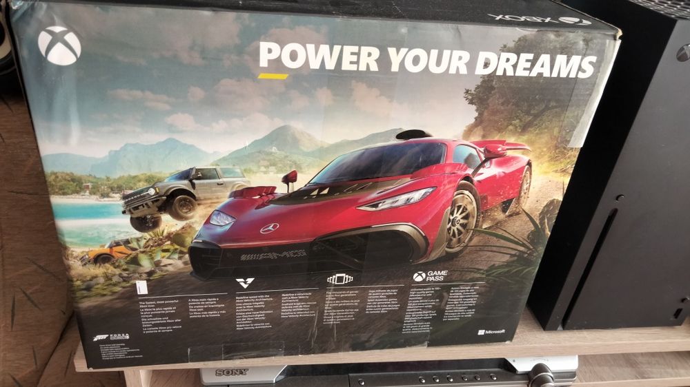 Продам X Box series X в отличном состоянии