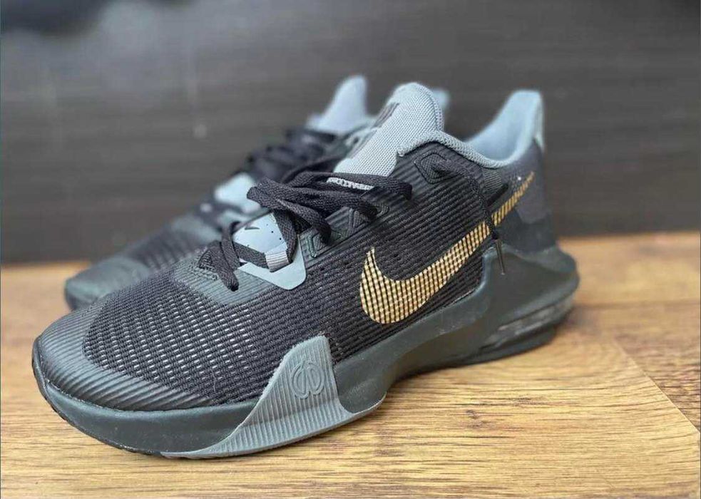 Маратонки Nike!!