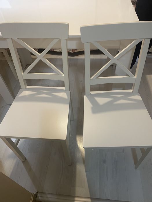 Бели маса и 6 стола за хухня