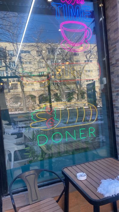 Неоновая вывеска