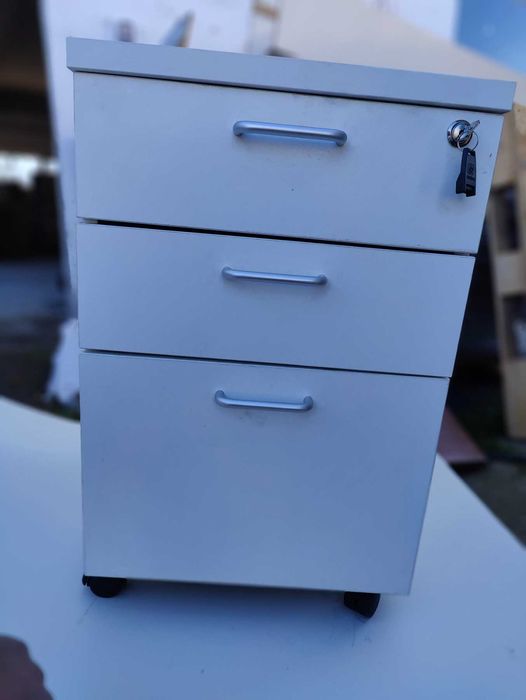 Контейнер, шкаф с колелца и чекмеджета с ключ за бюро