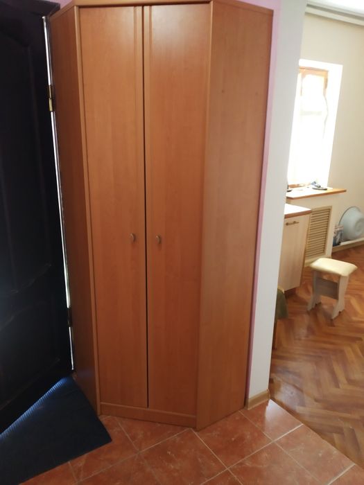 Продам угловой вещевой шкаф