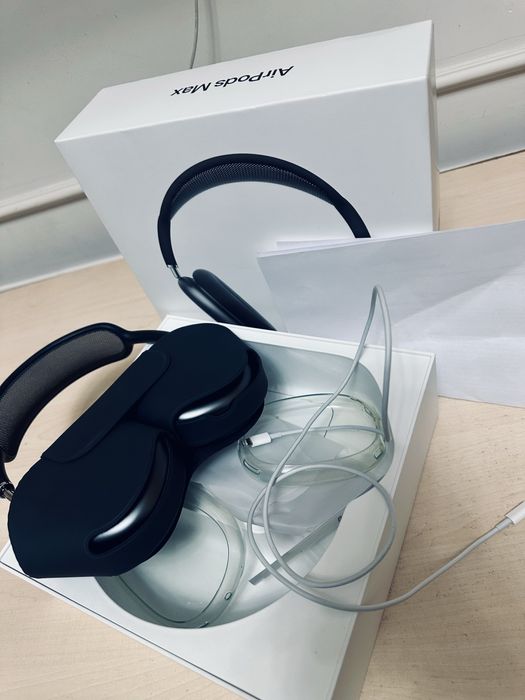 Airpods max почти новый