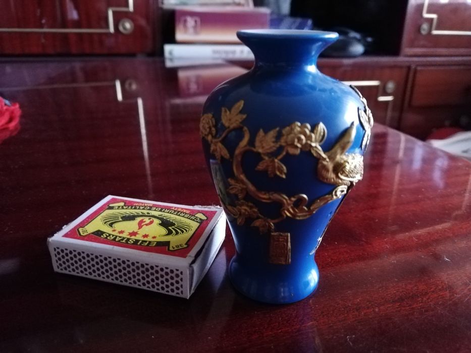 Vază miniaturala cu filigran aurit China și 4 bancnote Austro-Ungaria