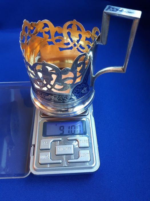 Серебряный подстаканник.