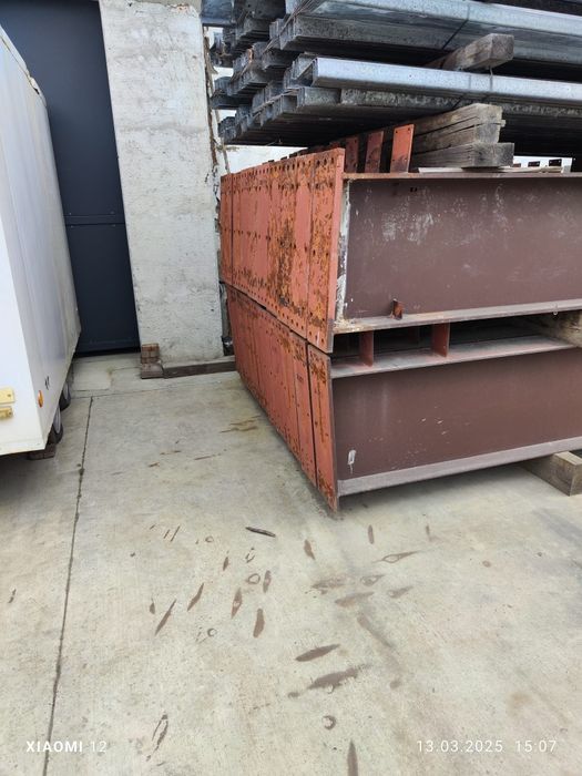 Vând structuri metalice
