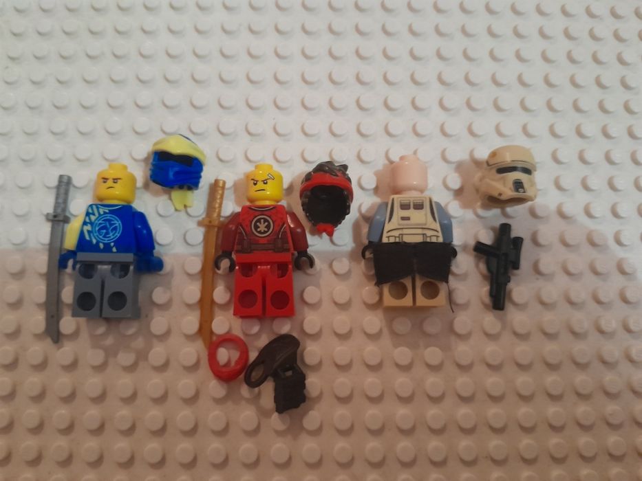 Продам фигурки лего оригинал