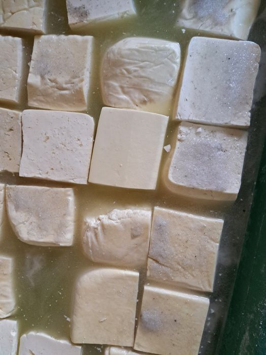 Vand brânză de oaie de anul acesta.