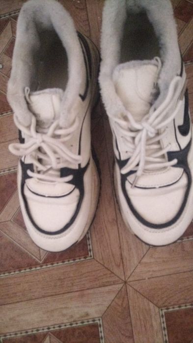 Отдам даром женскую обувь