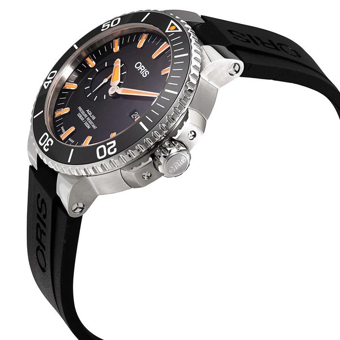 Швейцарские дайверские часы ORIS Aquis Small Second.