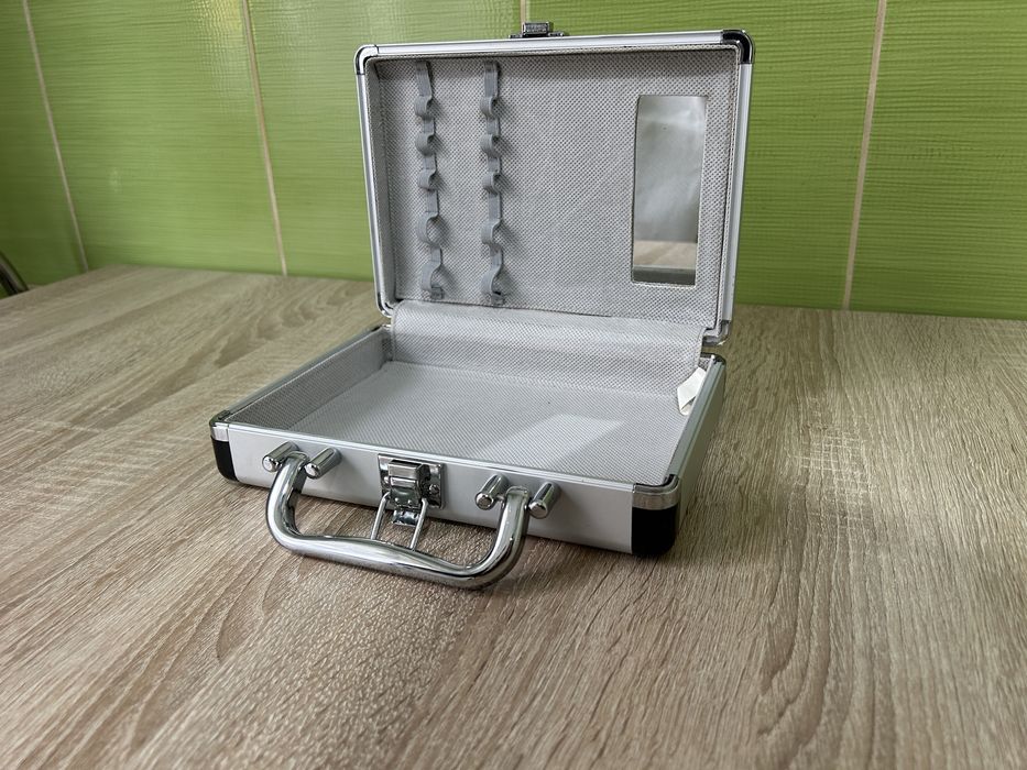 Mini servietă pentru machiaje / pensule – aluminiu