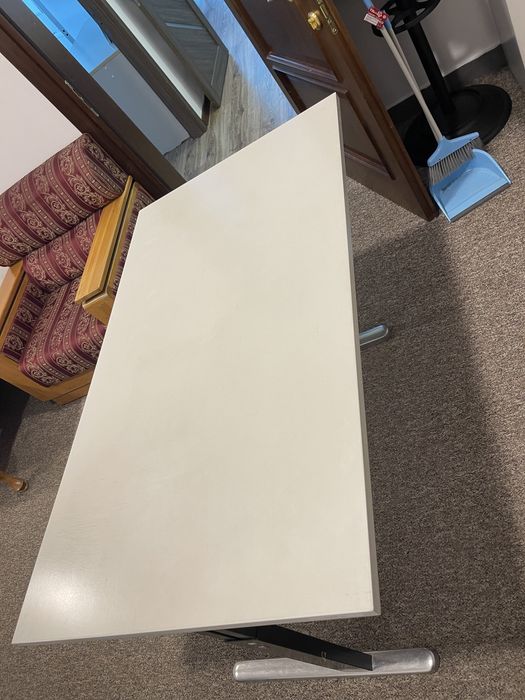 Продаютя столы офисные